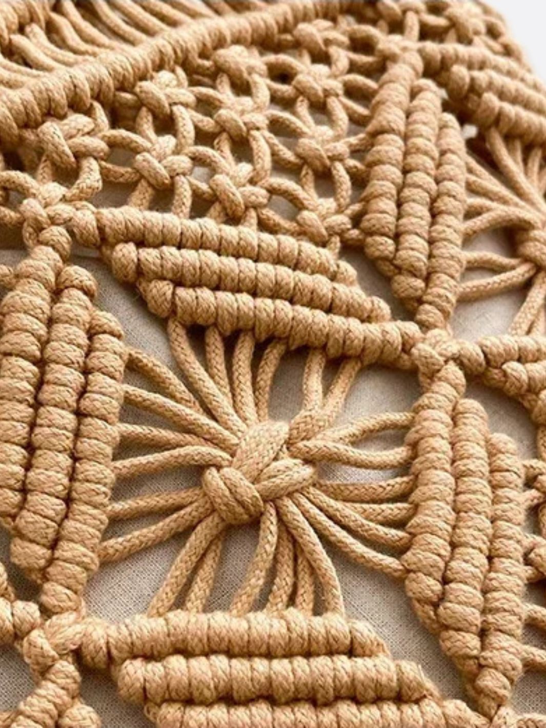 Bolso de macramé con flecos