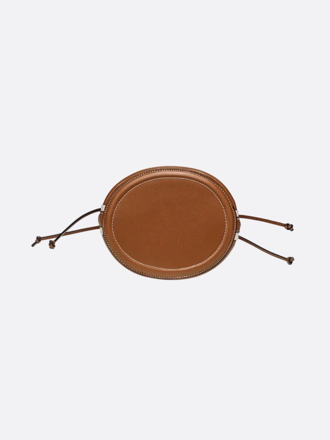 Bolso tipo cubo en rafia y ribete de piel